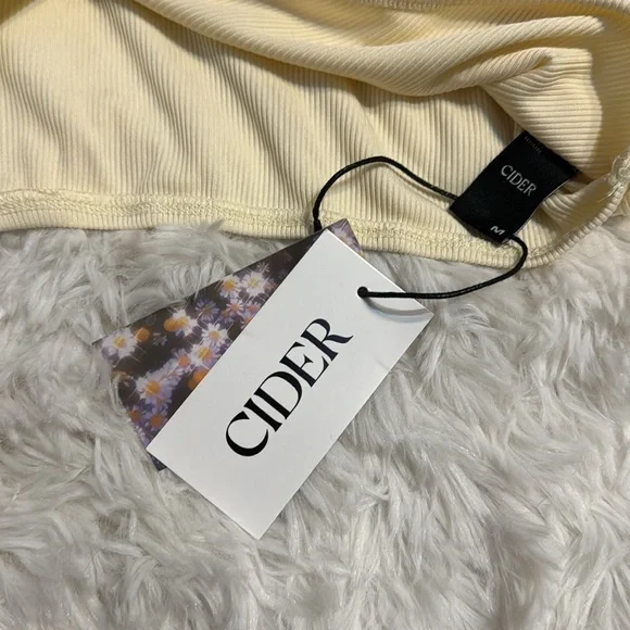 Cider Crop Top- NWT - Picture 4 of 4